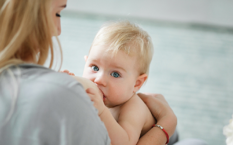 母乳是作為媽媽給寶寶的第一份珍貴禮物！來了解母乳營養